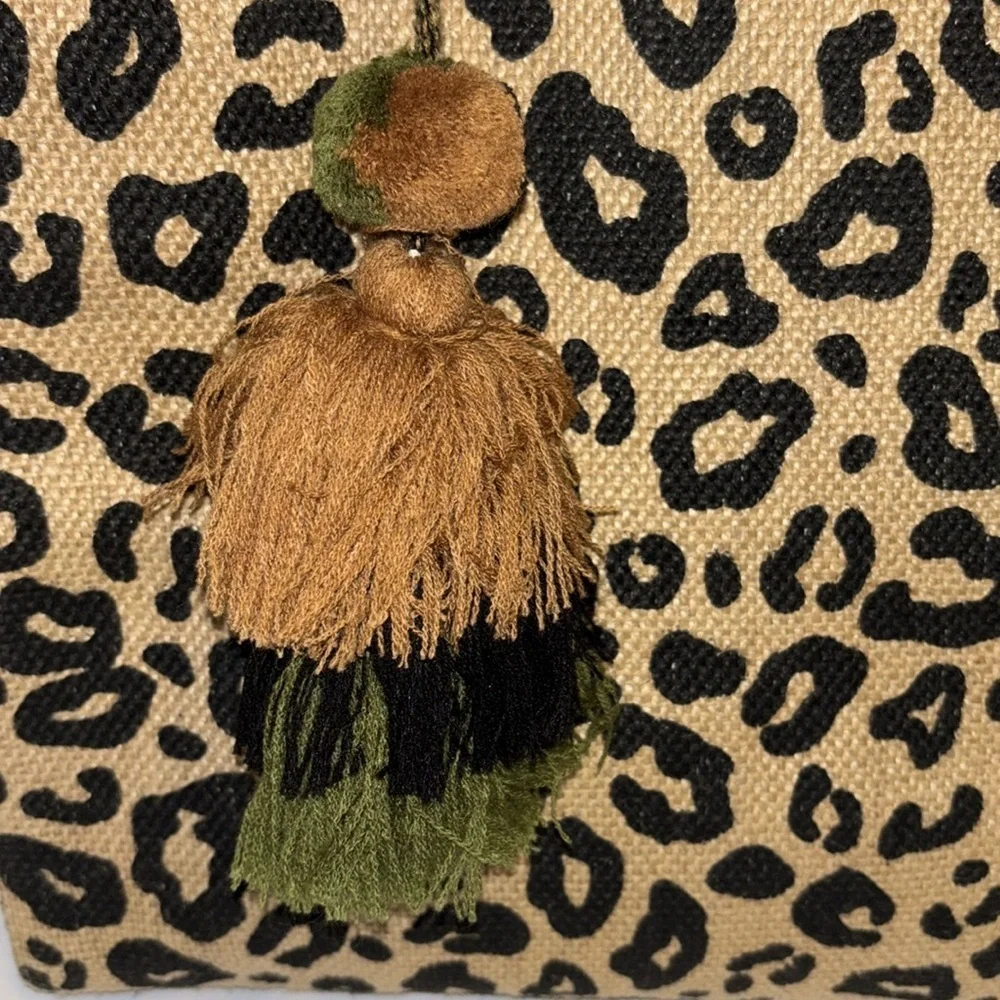 AMERICA & BEYOND TAN AND BLACK LEOPARD PRINT JUTE/CANVAS TOTE WITH TASSEL